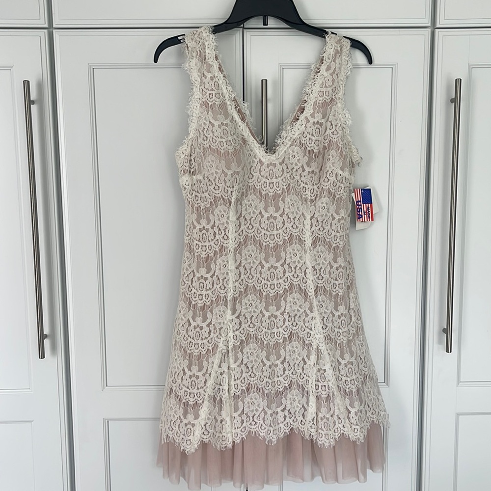 💥 Beautiful! NWT Betsy & Adam cream nude lace mini dress